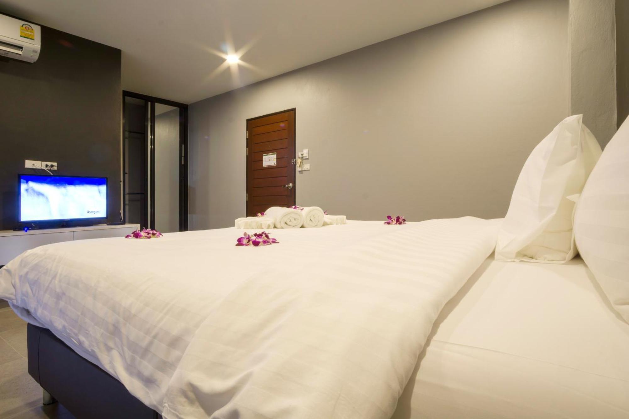 C Cha-Am Hotel Buitenkant foto