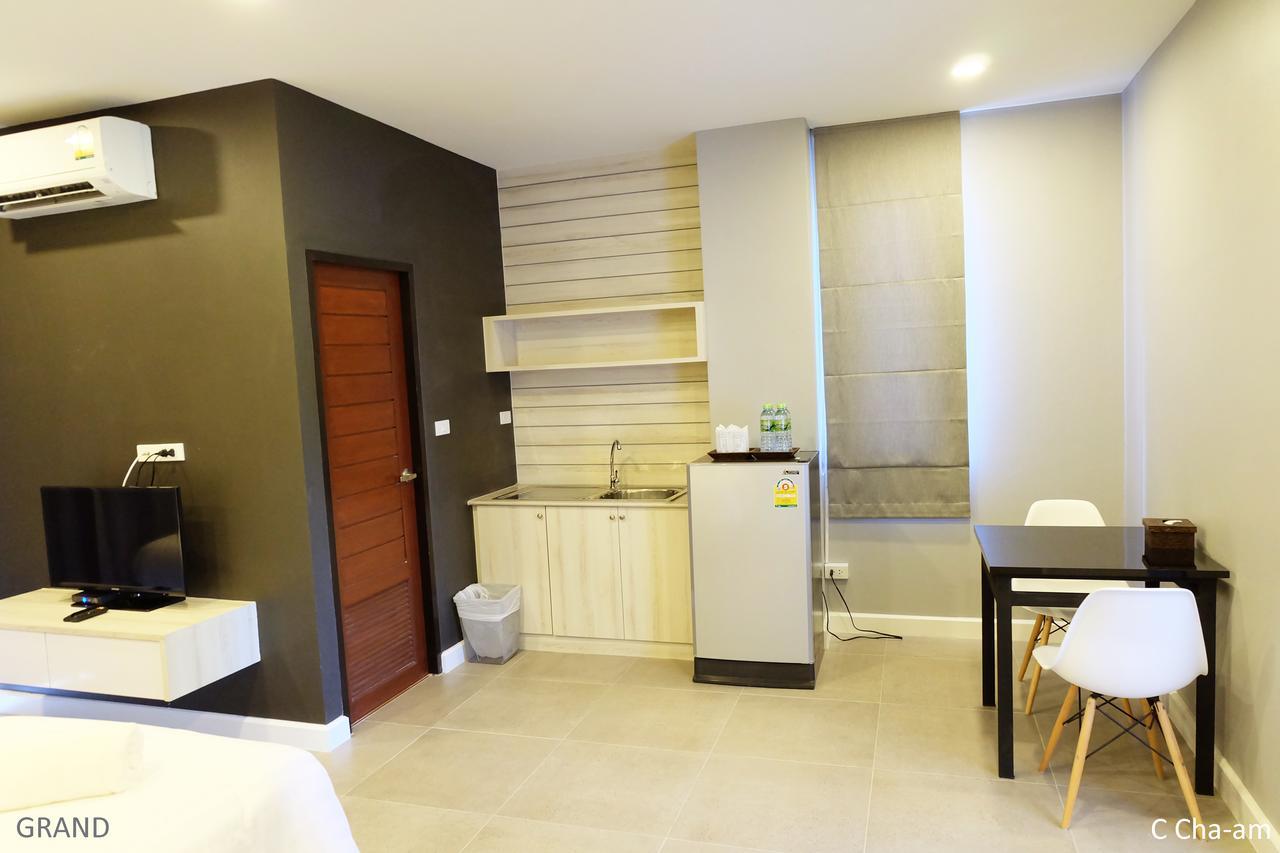 C Cha-Am Hotel Buitenkant foto